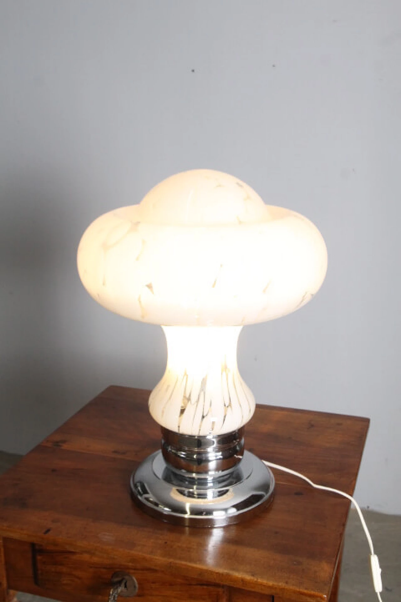 Lampada a fungo in vetro di Murano latteo e metallo di Mazzega, anni '70 10