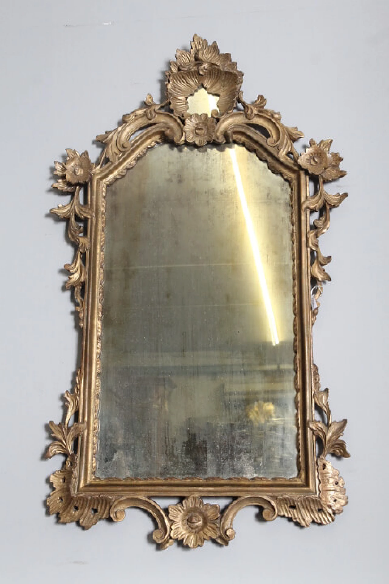 Specchio al mercurio Luigi Filippo con cornice in foglia d'oro, metà '800 7