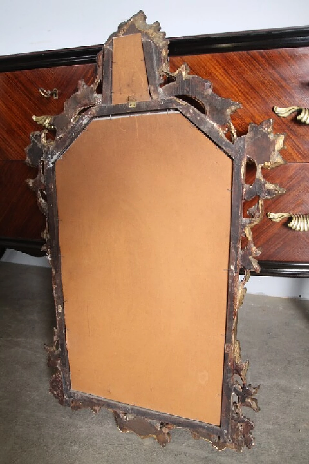 Specchio al mercurio Luigi Filippo con cornice in foglia d'oro, metà '800 11