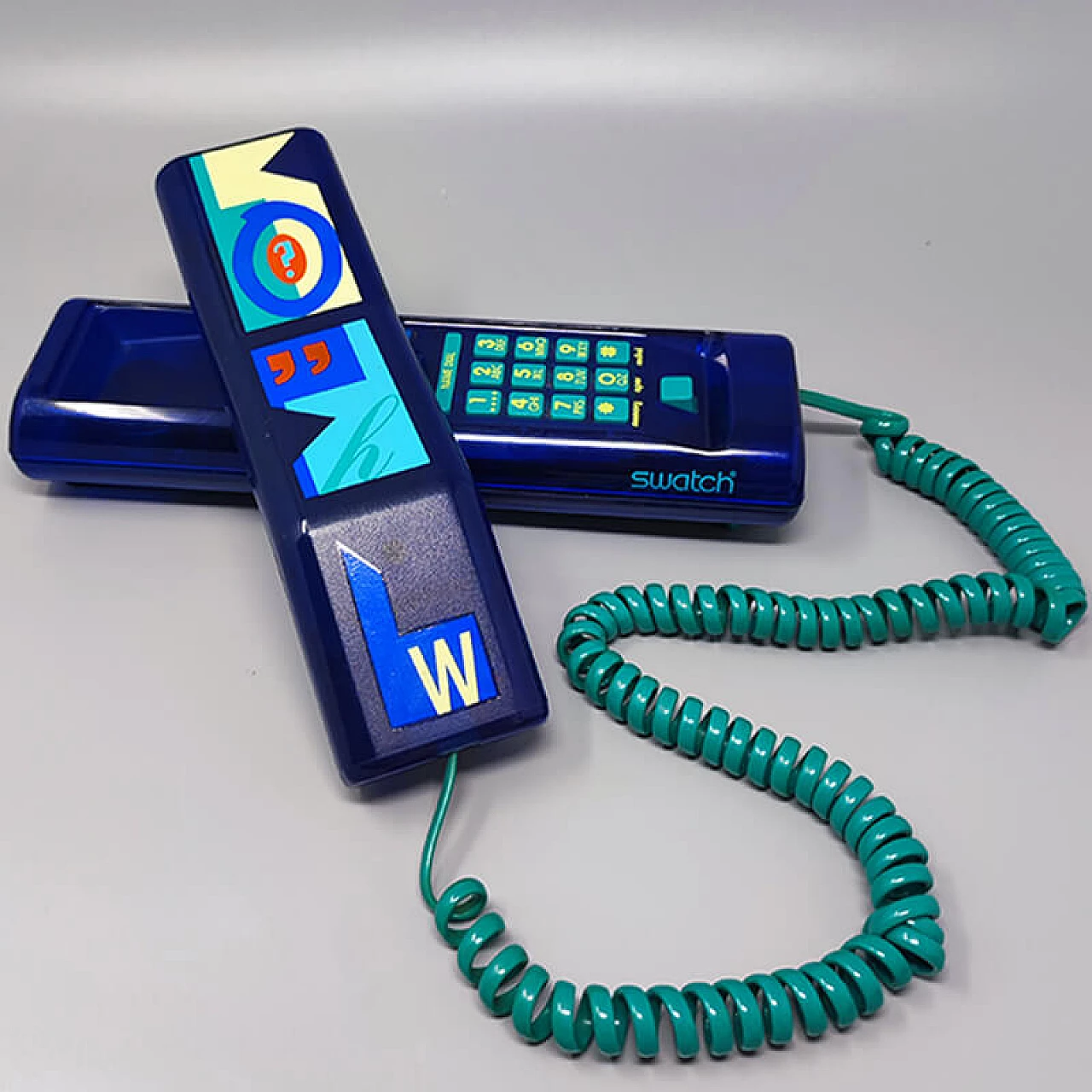 Telefono Swatch Twin Deluxe blu in stile Memphis, anni '80 6