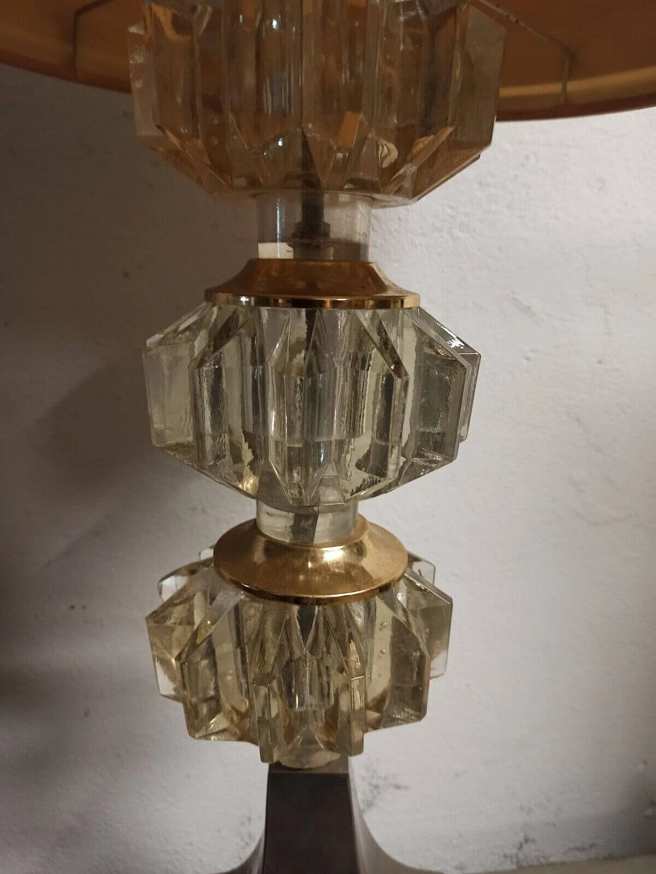 Lampada da tavolo in cristallo e ottone, anni '70 3