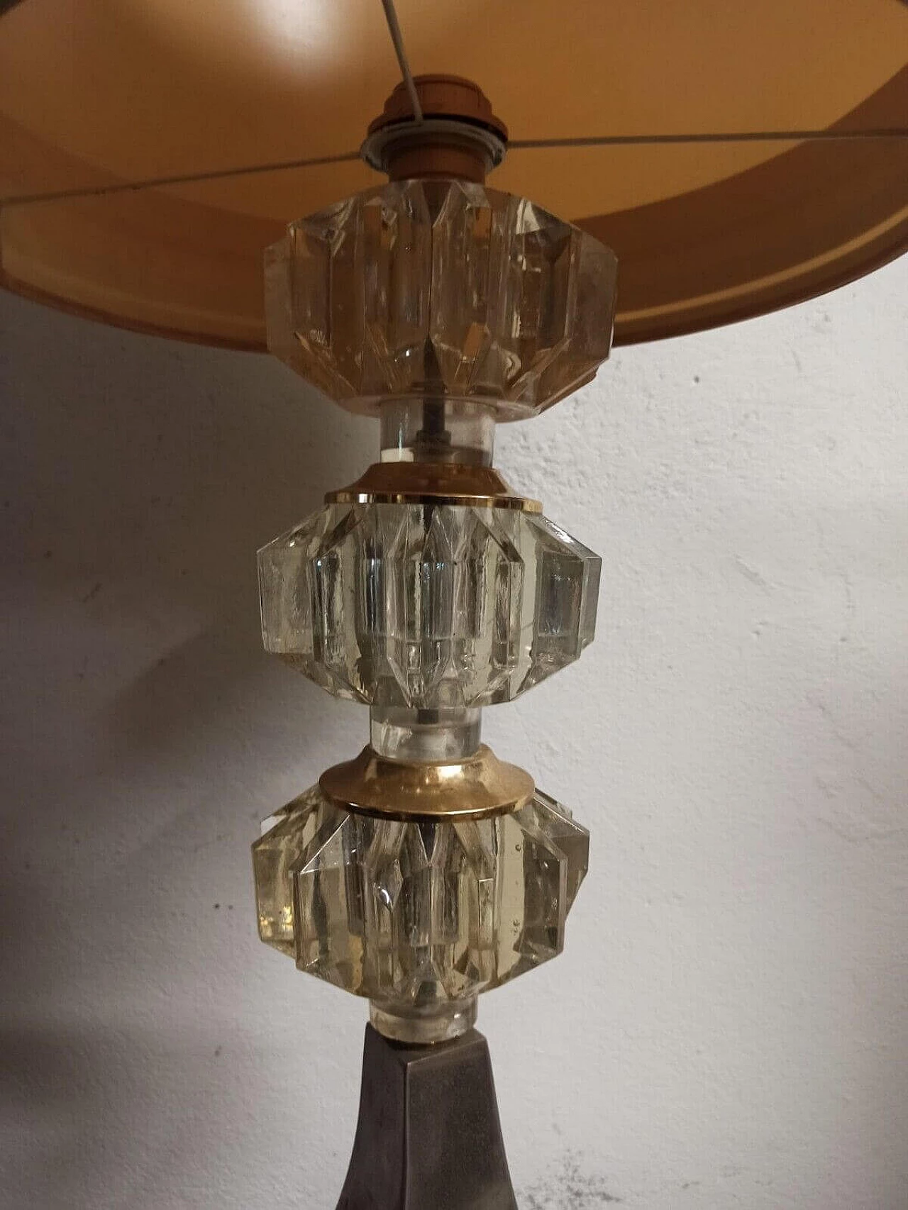 Lampada da tavolo in cristallo e ottone, anni '70 7