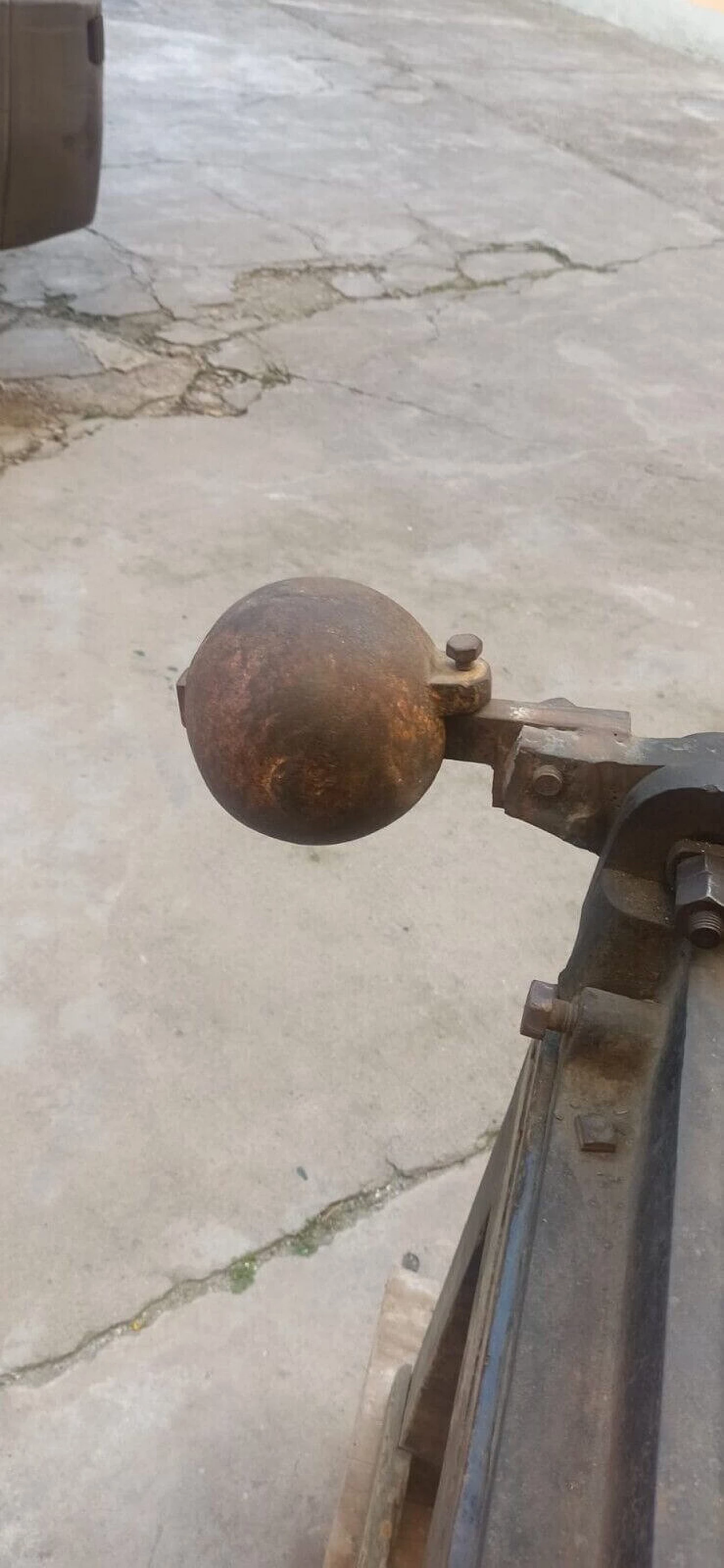 Professional cast iron paper cutter, early 20th century 7