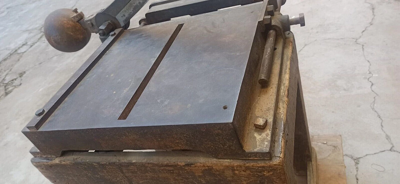 Professional cast iron paper cutter, early 20th century 8