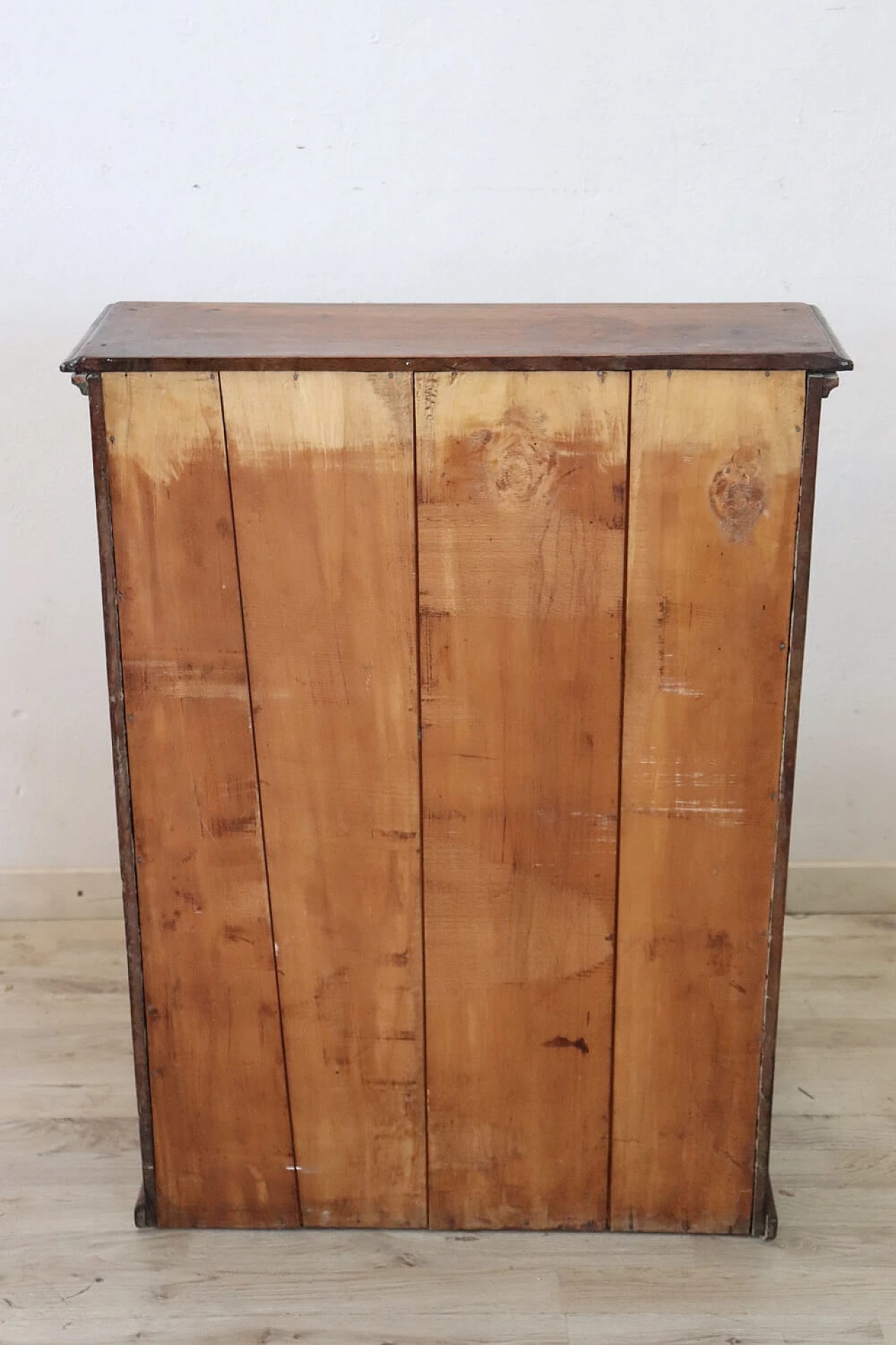 Solid walnut kneeling-stool with inlay, mid-18th century 10