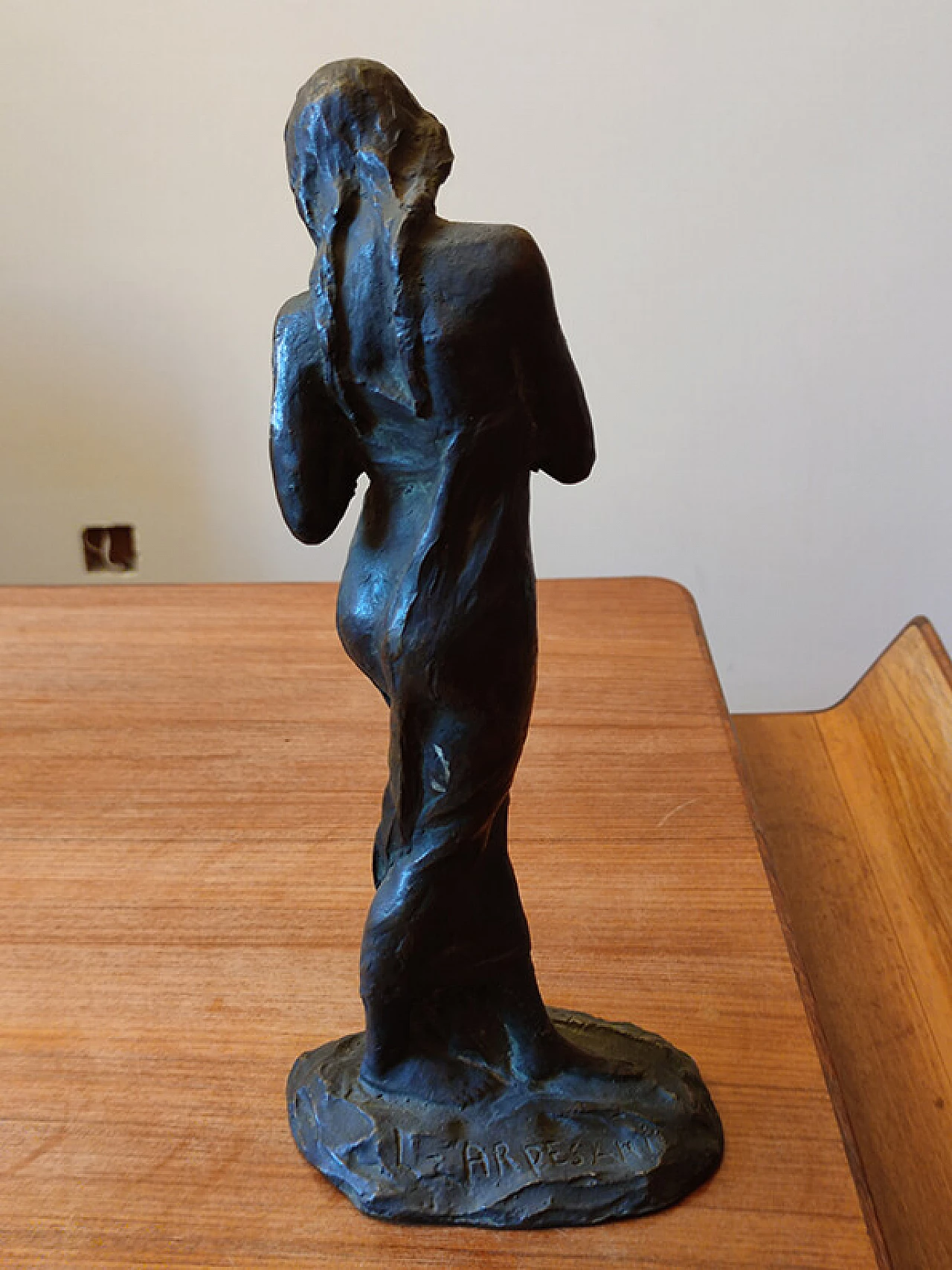 Lina Arpesani, Il nido, scultura in bronzo, 1920 4