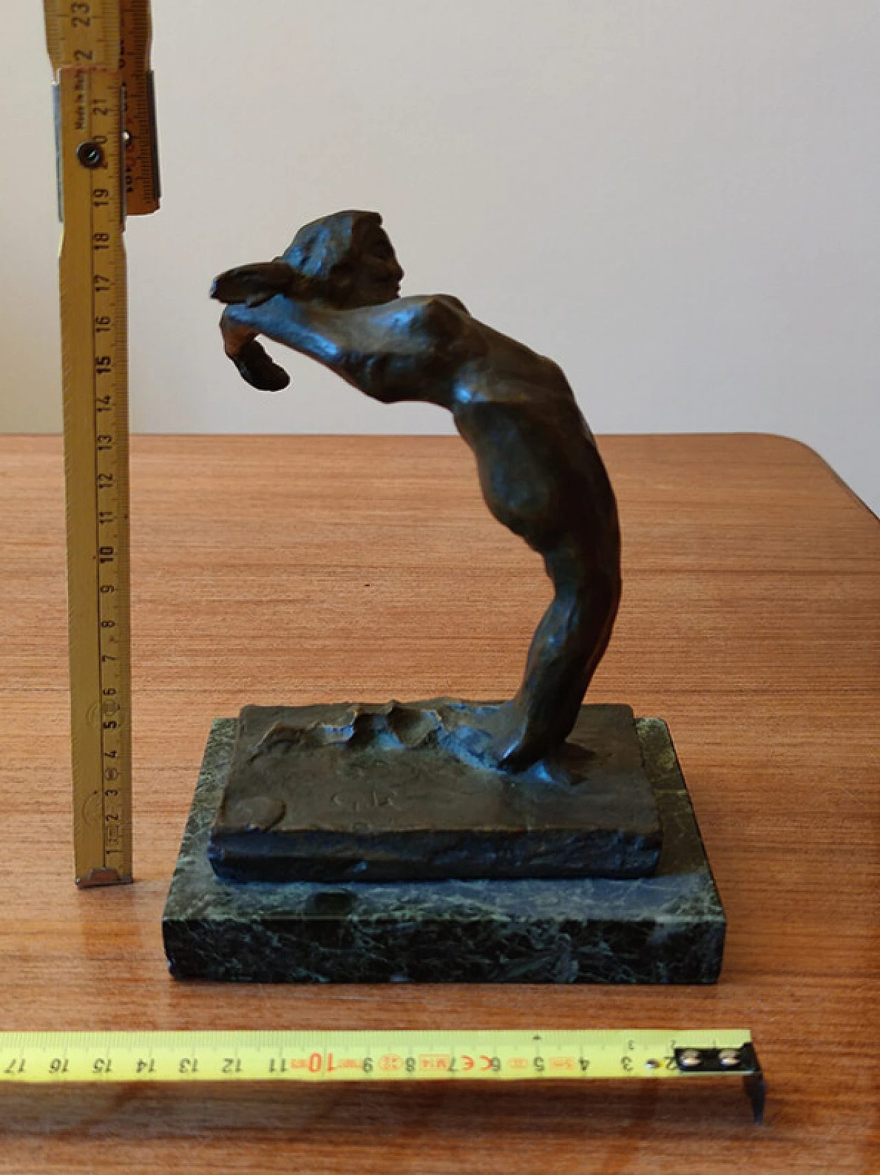 Bronze sculpture of a woman, 1920s 1
