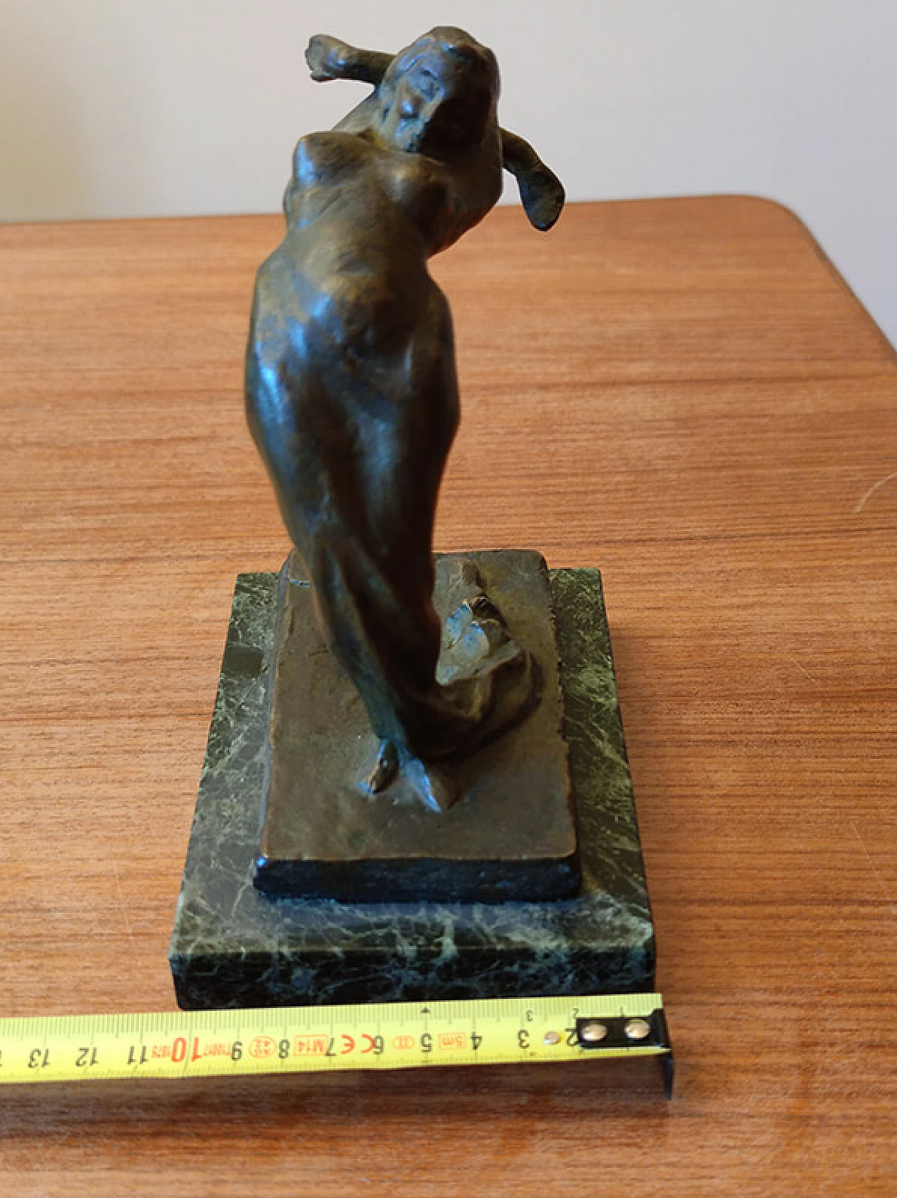 Bronze sculpture of a woman, 1920s 2