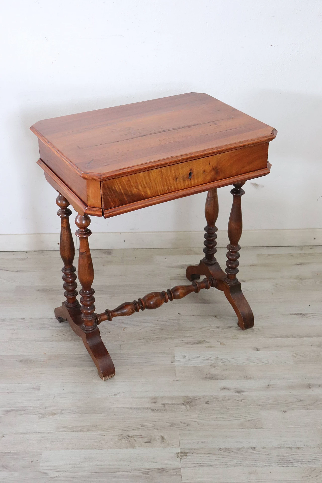 Louis Philippe walnut coffee table with drawer, mid-19th century 3