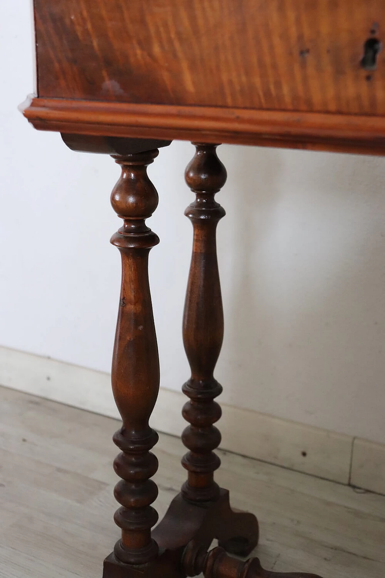 Louis Philippe walnut coffee table with drawer, mid-19th century 7