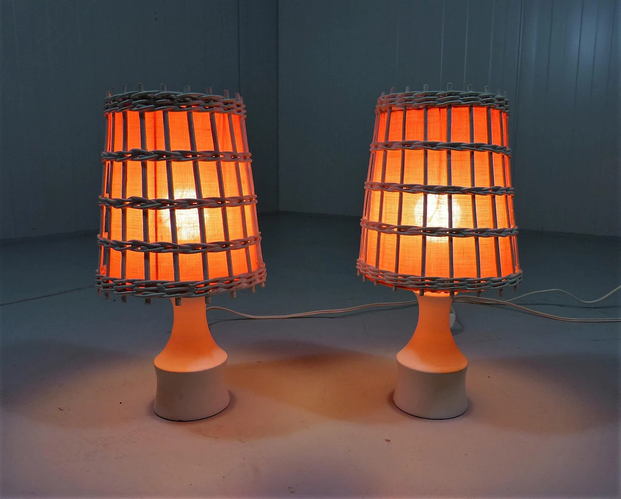 Pair of white lacquered wooden table lamps with wicker shade, 1960s 9