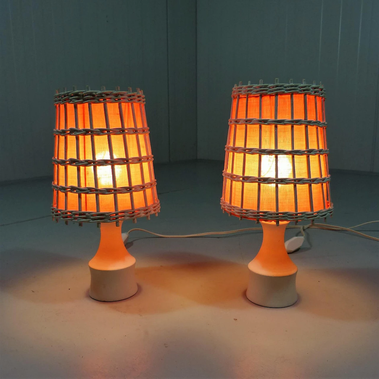 Pair of white lacquered wooden table lamps with wicker shade, 1960s 10