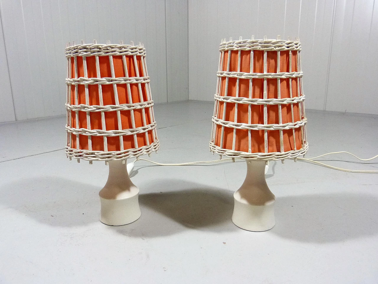 Pair of white lacquered wooden table lamps with wicker shade, 1960s 12