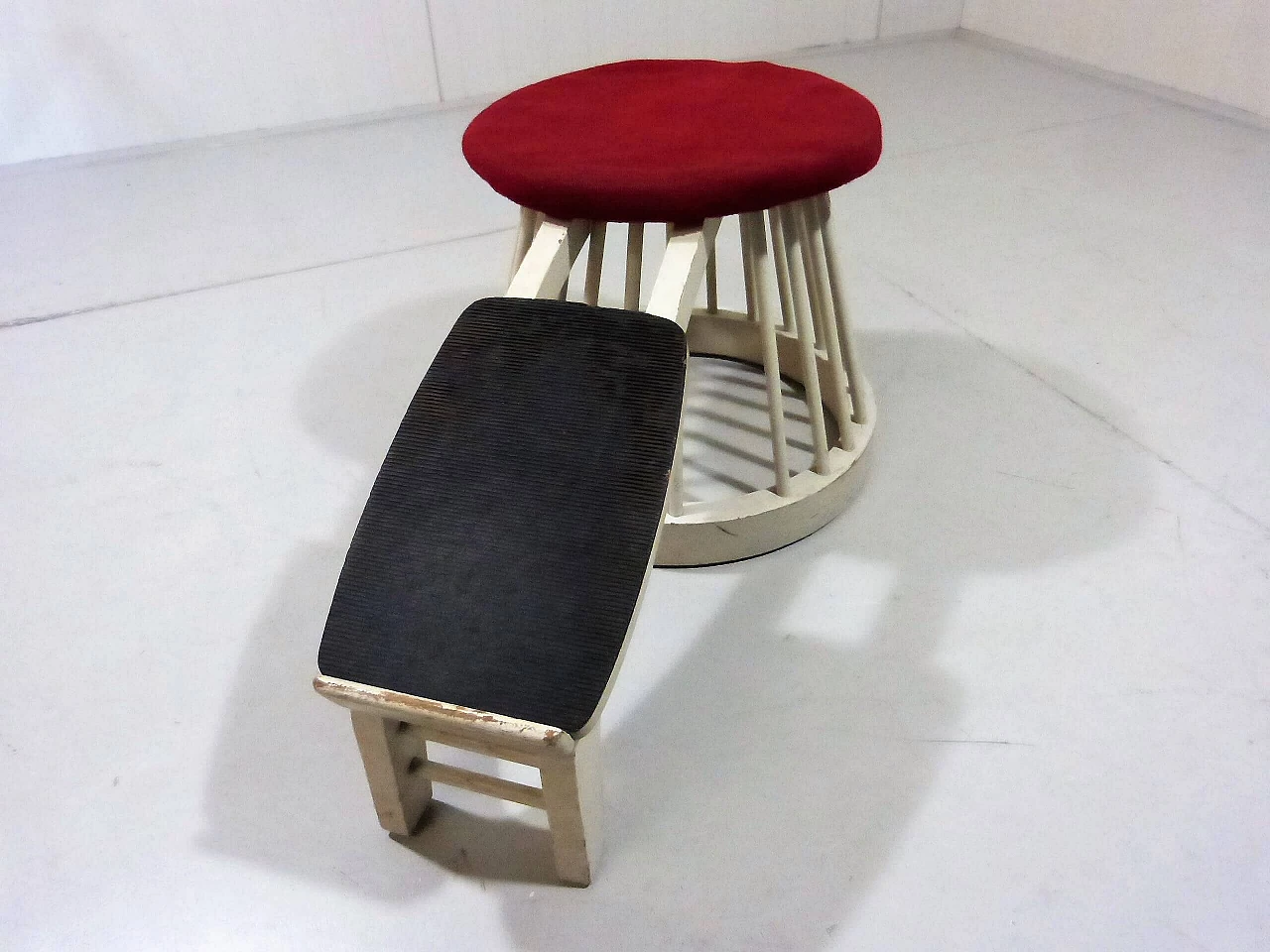Shoe shop stool with wooden frame, 1950s 8