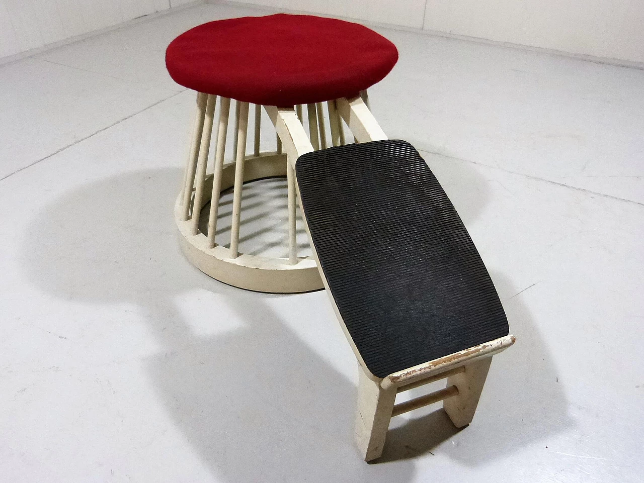 Shoe shop stool with wooden frame, 1950s 9