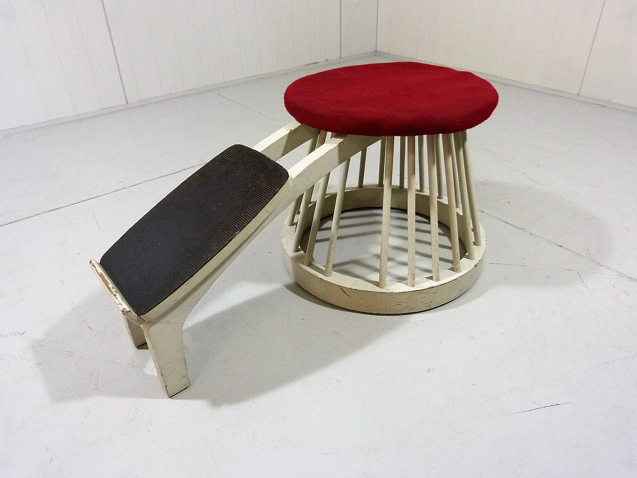 Shoe shop stool with wooden frame, 1950s 11