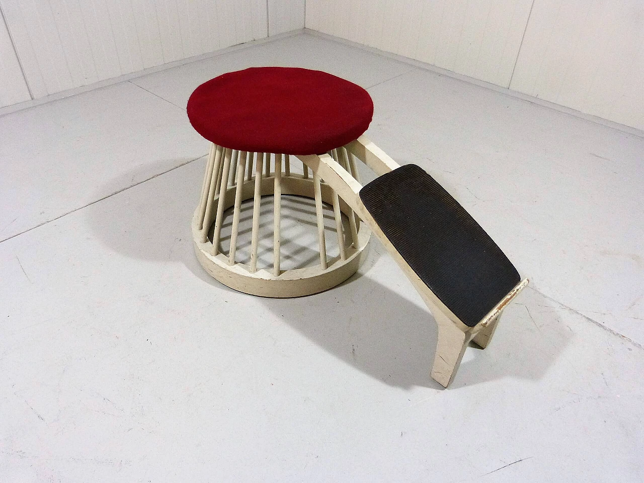 Shoe shop stool with wooden frame, 1950s 22