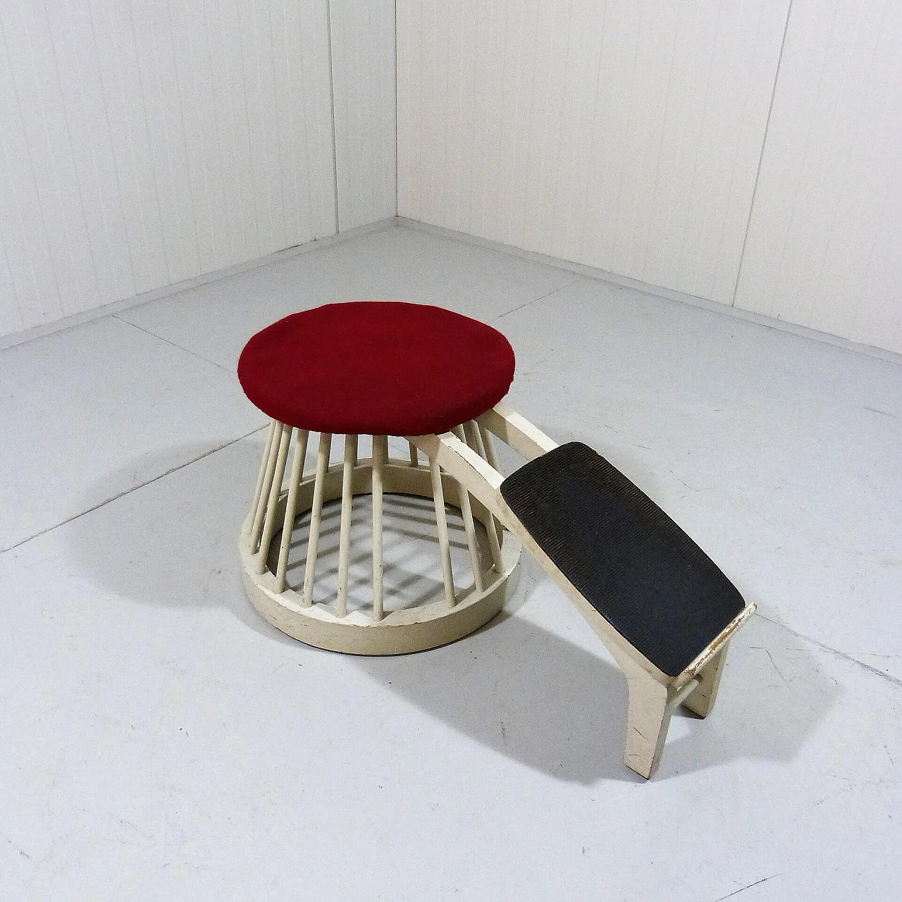 Shoe shop stool with wooden frame, 1950s 23