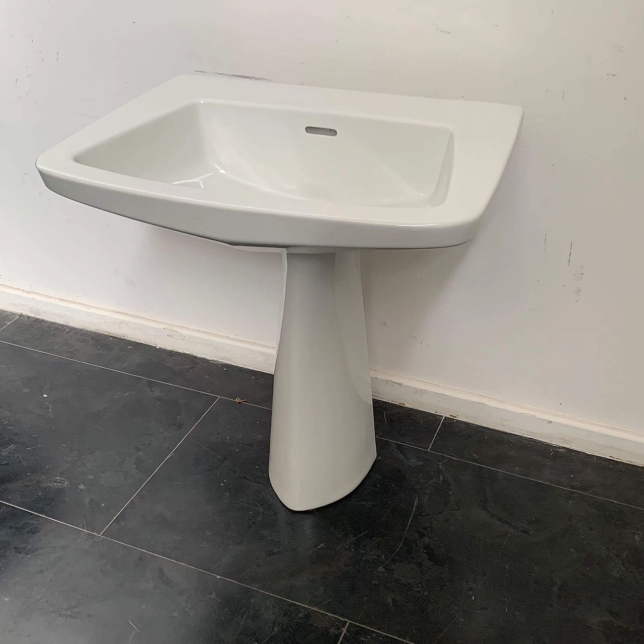 White Oneline washbasin by Gio Ponti for Ideal Standard, 1950s 1