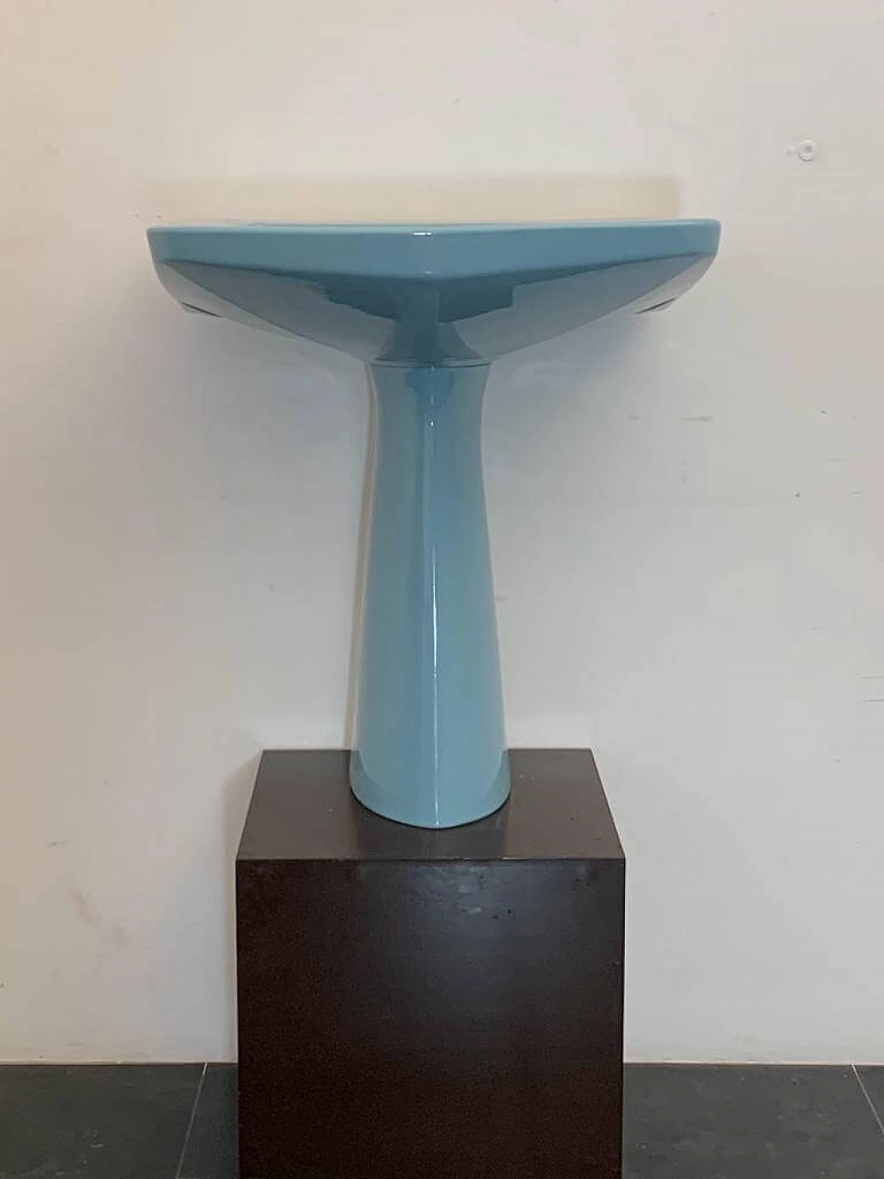 Lavabo Oneline azzurro di Gio Ponti per Ideal Standard, anni '50 2