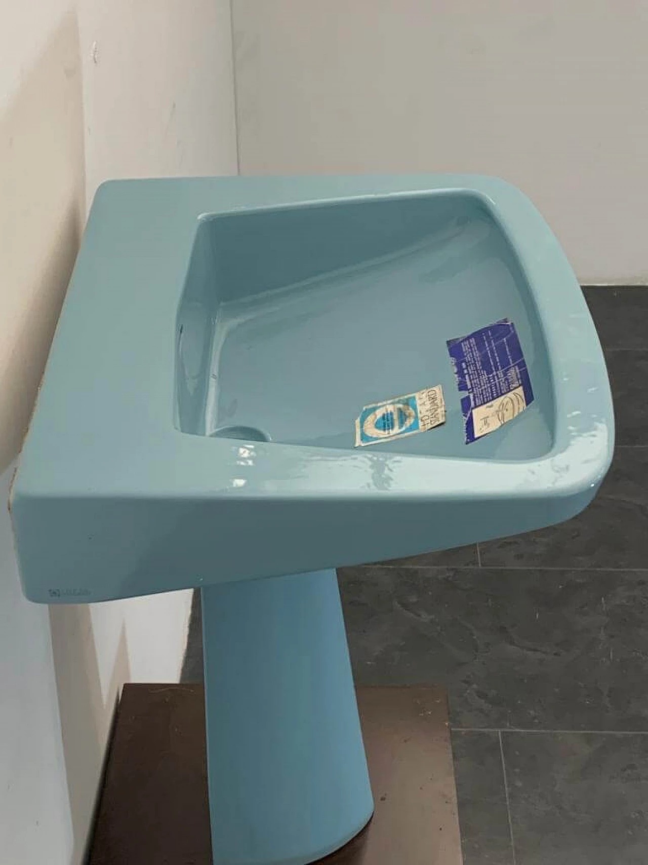 Lavabo Oneline azzurro di Gio Ponti per Ideal Standard, anni '50 15