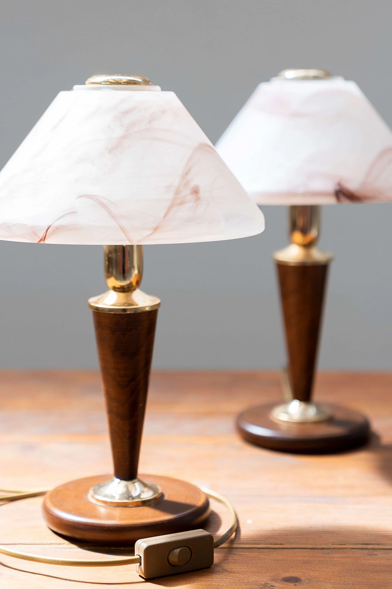 Coppia di lampade da tavolo in legno, vetro di Murano e metallo, anni '70 1