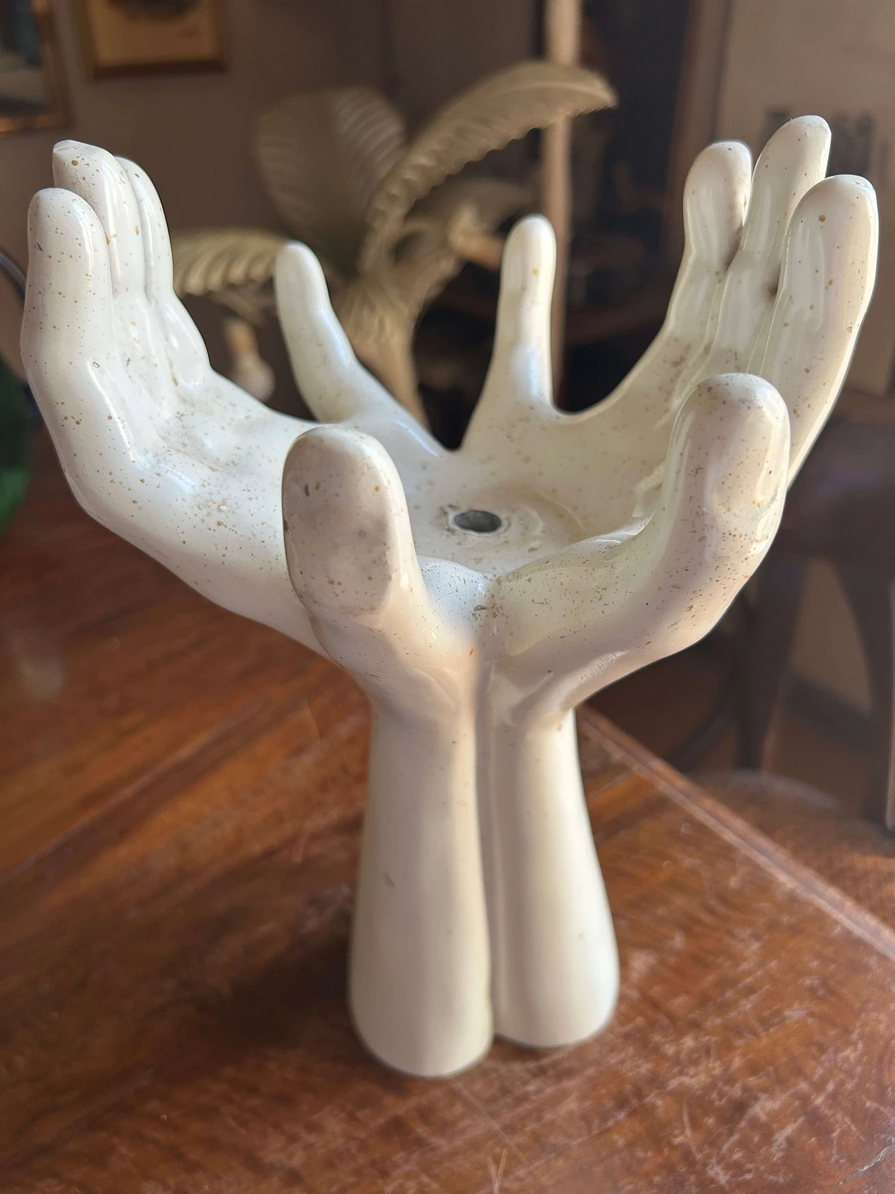 Lampada da tavolo in ceramica a forma di mani, anni '30 3