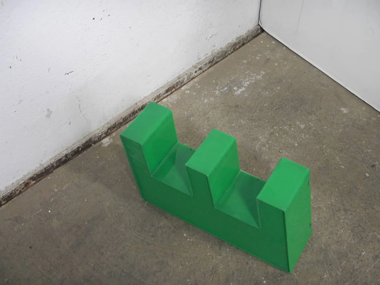 Green plastic letter E, 1980s 5