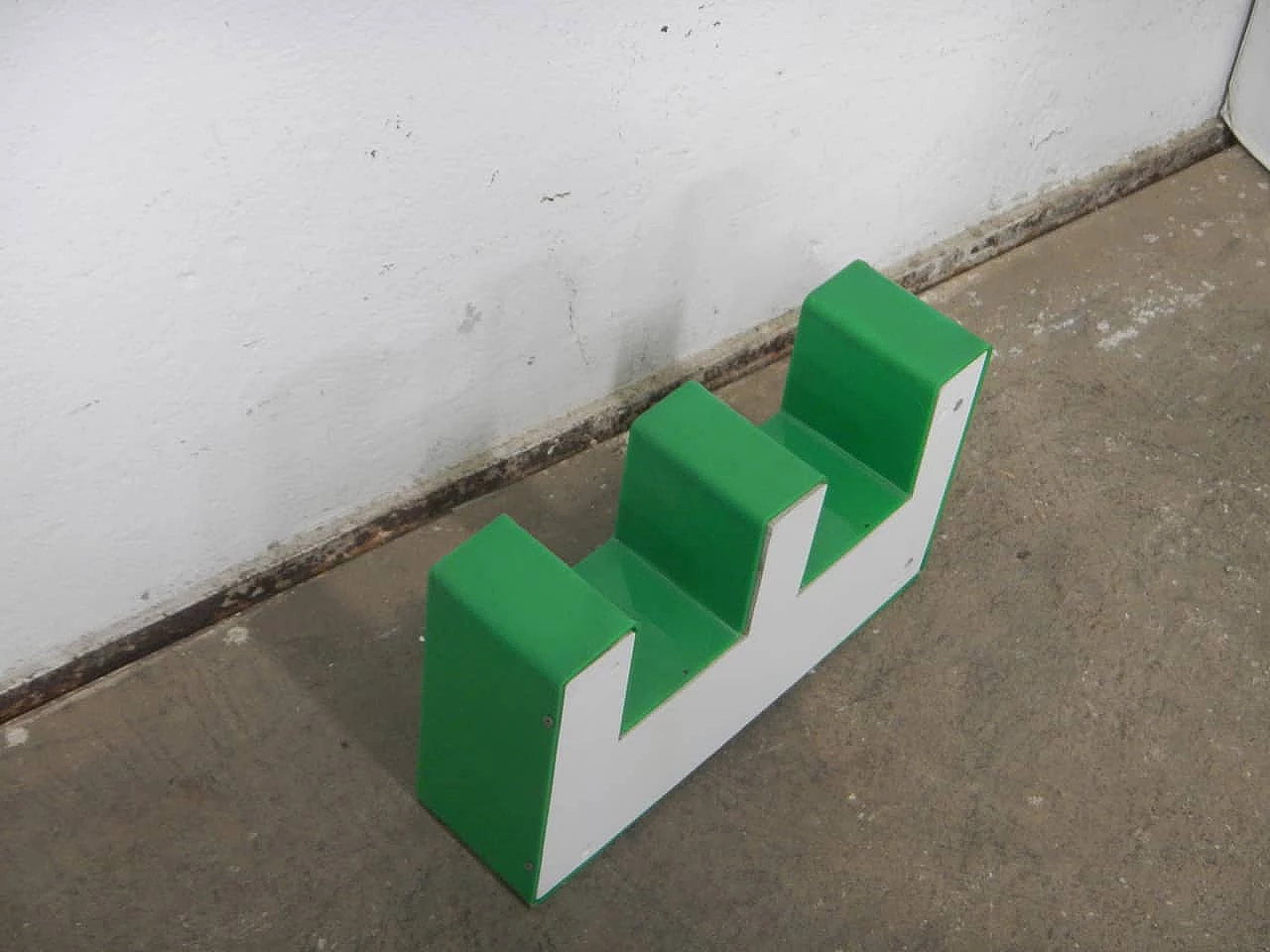 Green plastic letter E, 1980s 6