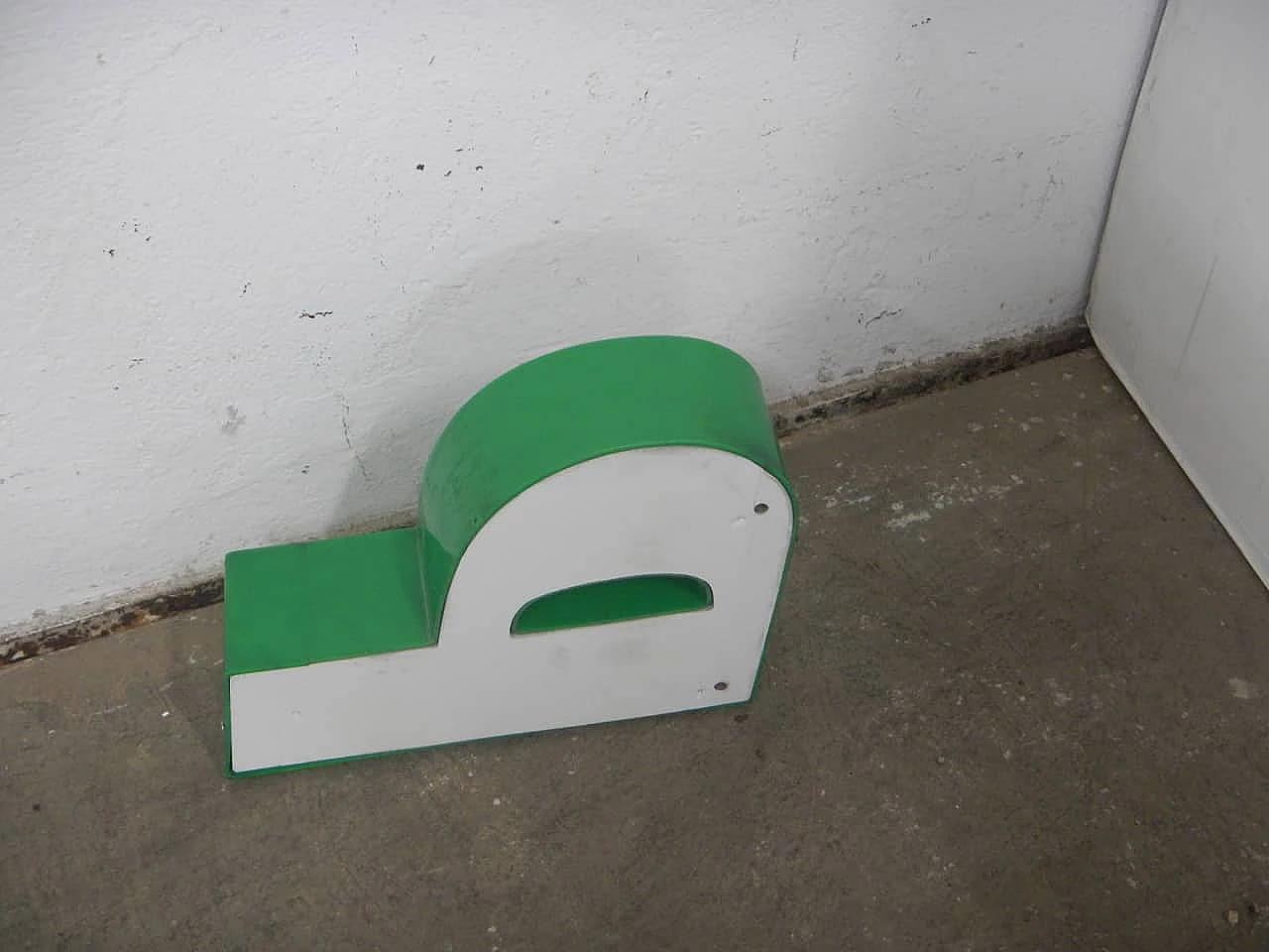 Lettera P in plastica verde, anni '80 3