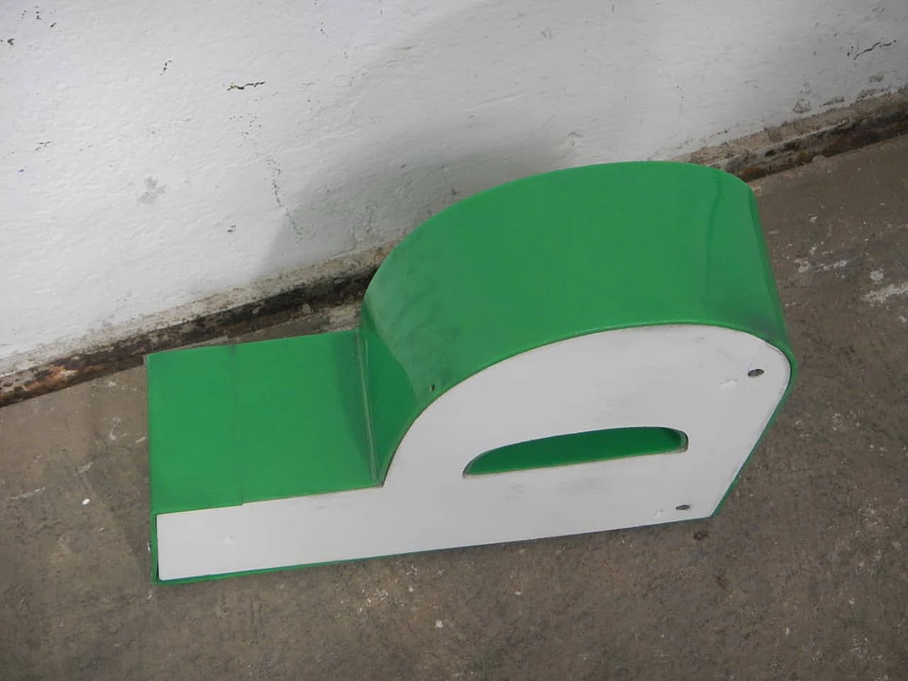 Green plastic letter P, 1980s 4