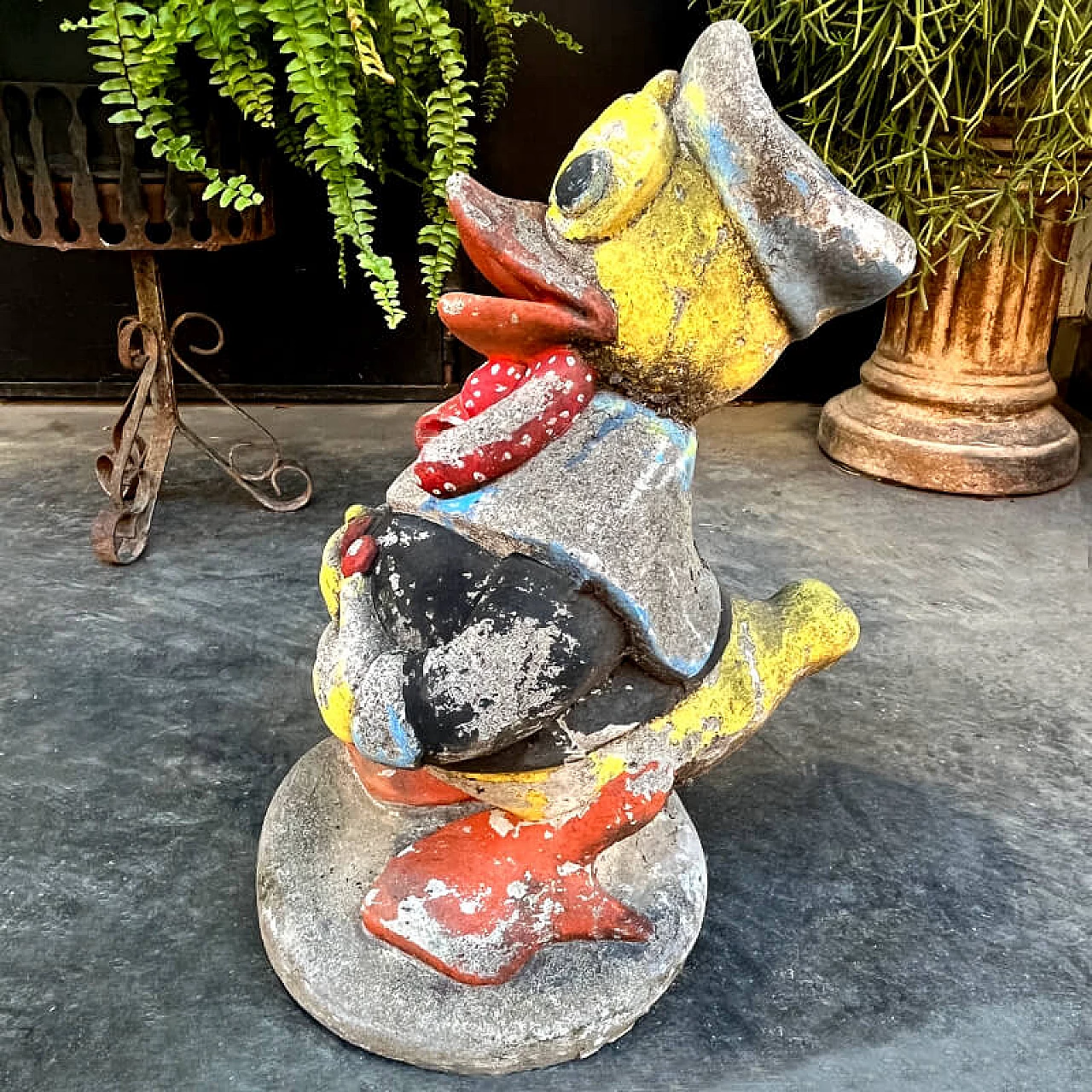 Statua da giardino di Paperino in cemento, anni '60 5