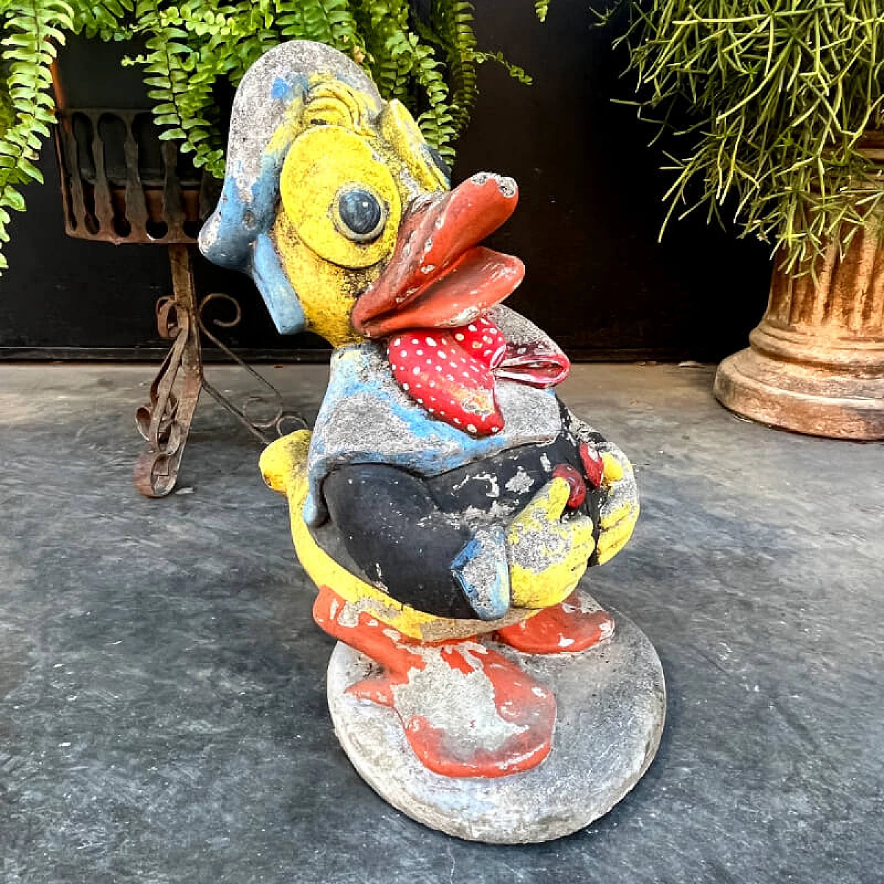 Statua da giardino di Paperino in cemento, anni '60 9