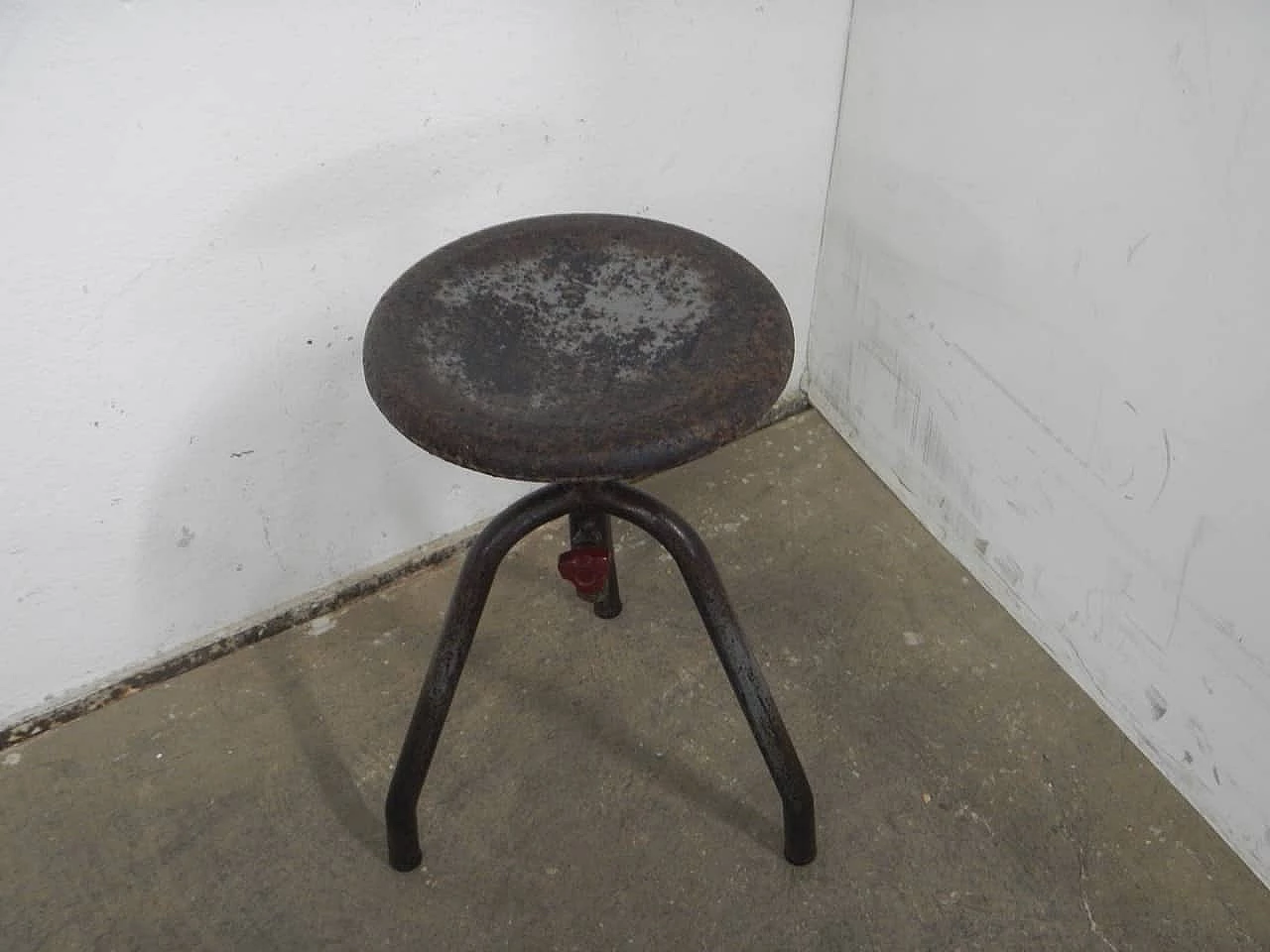 Three-legged adjustable iron stool, 1950s 1