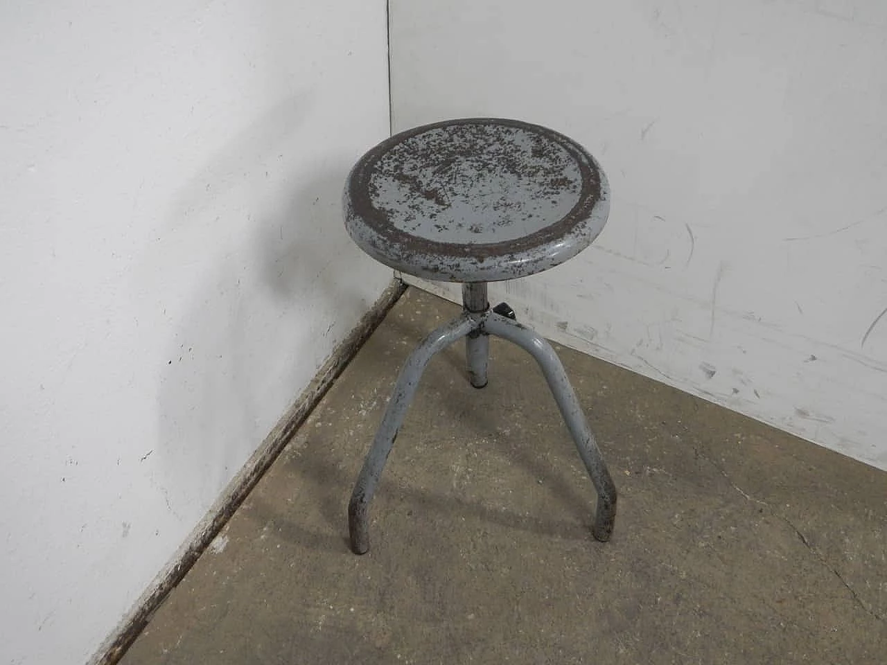 Grey iron adjustable stool, 1950s 2
