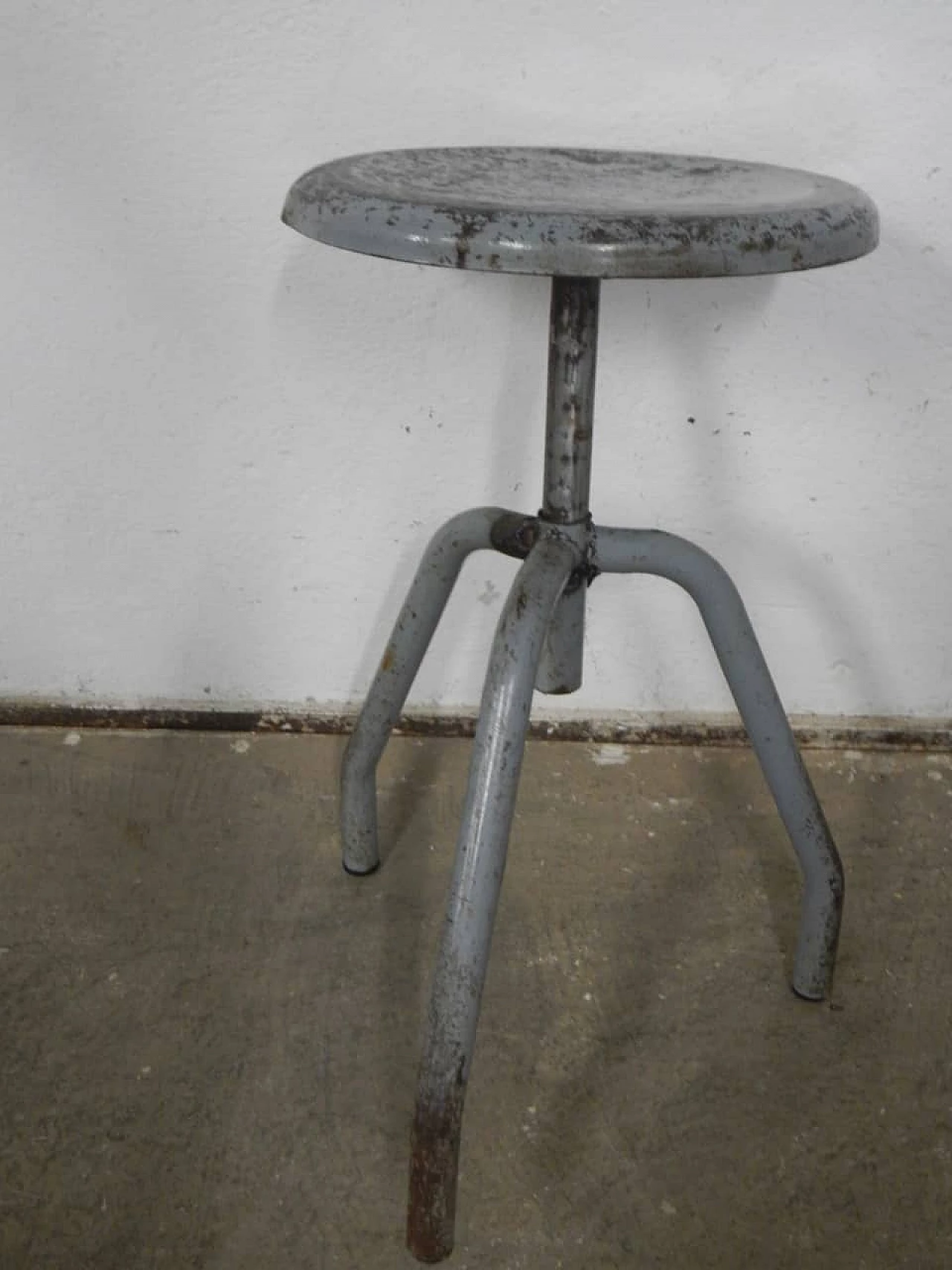 Grey iron adjustable stool, 1950s 3