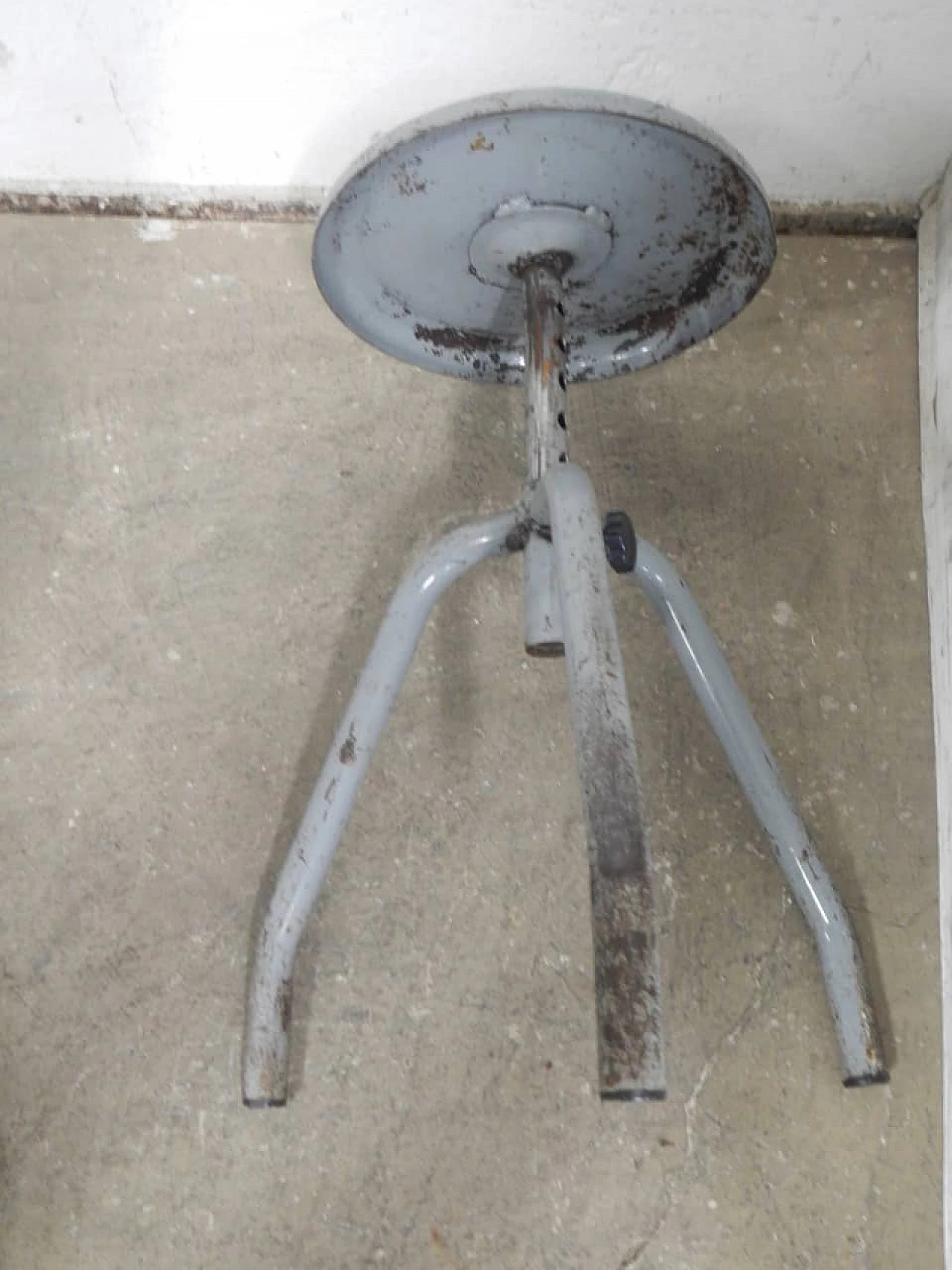 Grey iron adjustable stool, 1950s 6