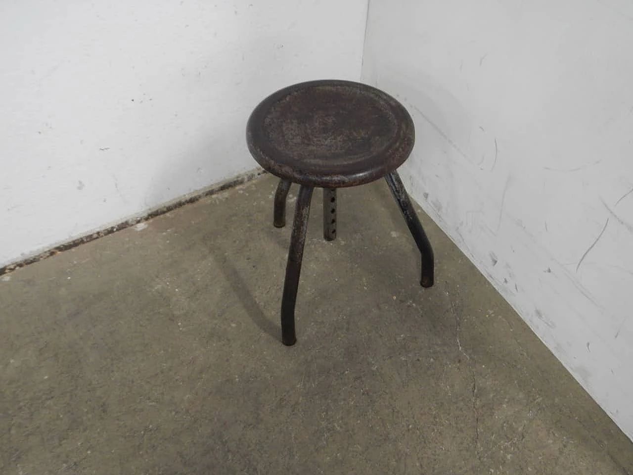 Three-legged iron workshop stool, 1950s 2