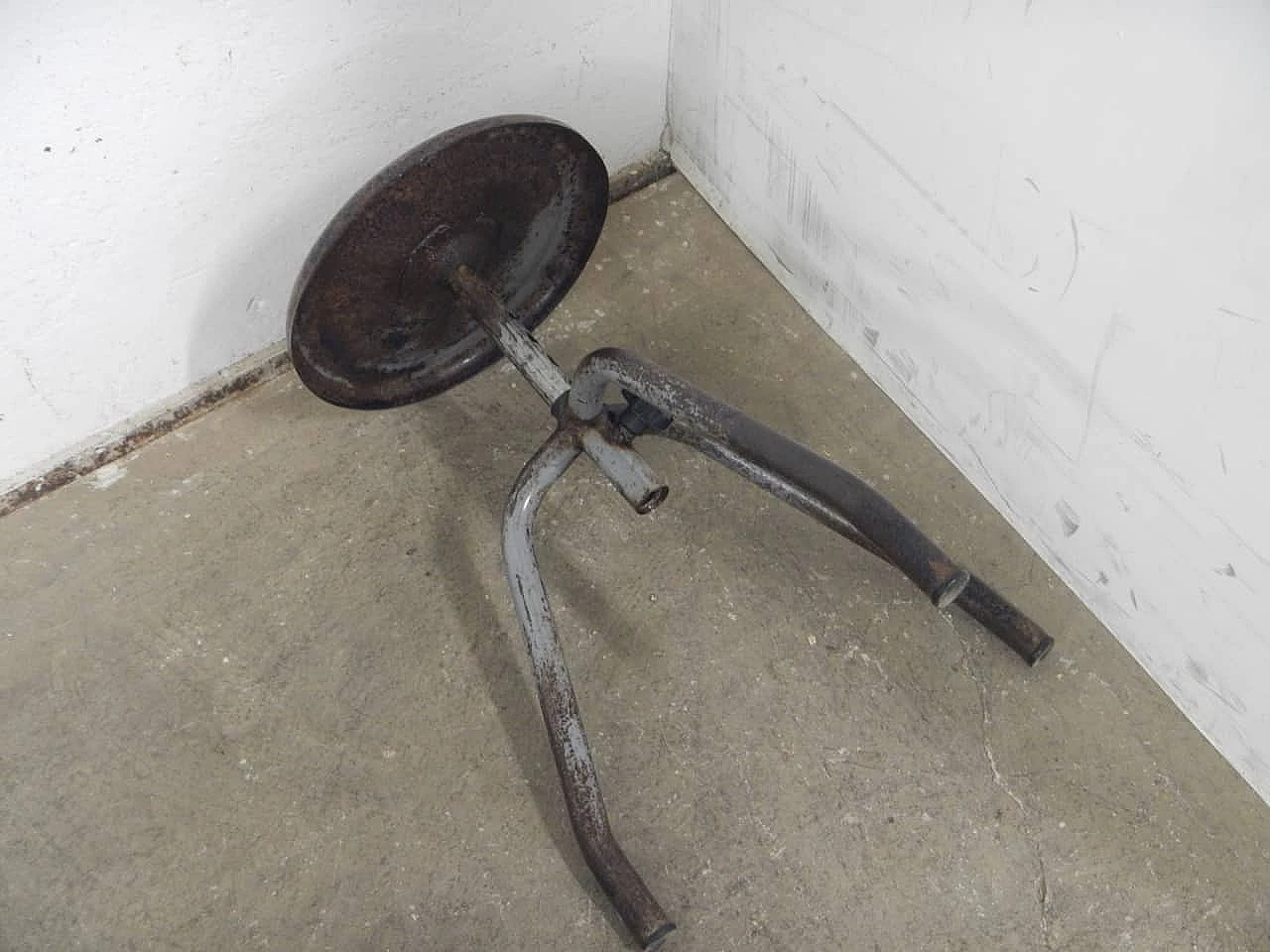 Three-legged iron workshop stool, 1950s 4