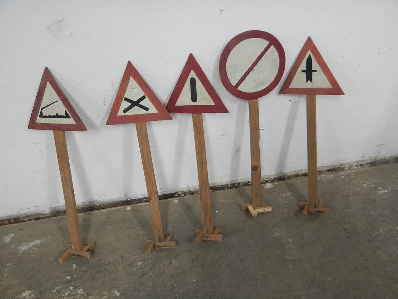 5 Compressed wood educational road signs, 1960s 1