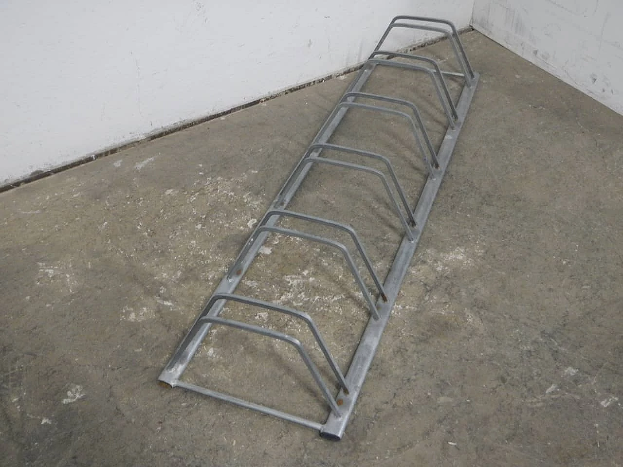 Six-seater iron bicycle rack, 1980s 3