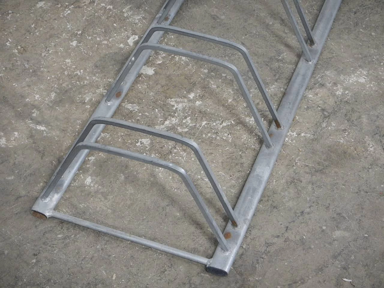 Six-seater iron bicycle rack, 1980s 4