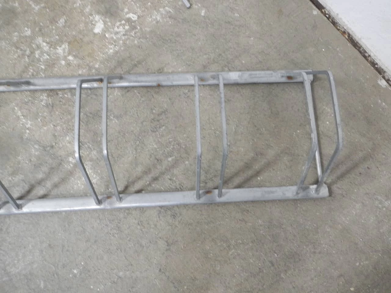 Six-seater iron bicycle rack, 1980s 7