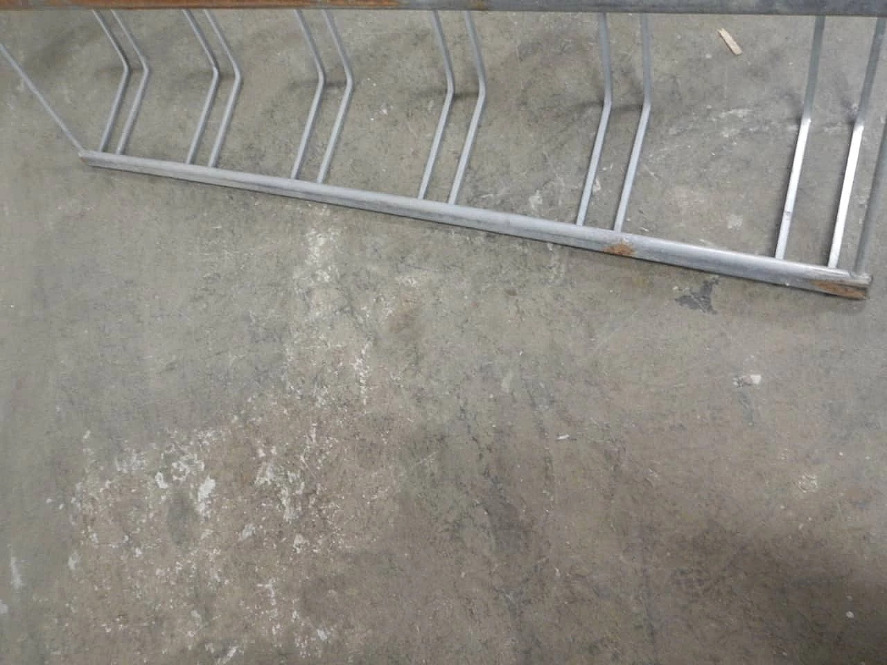 Six-seater iron bicycle rack, 1980s 8