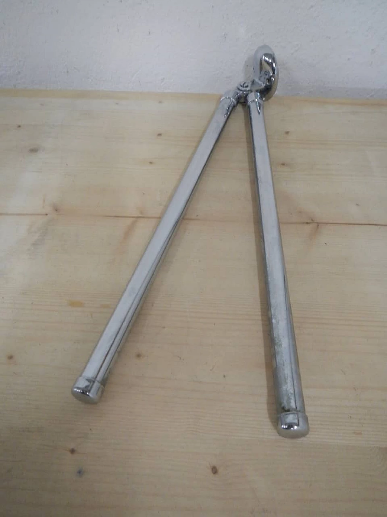 Porta asciugamani in metallo cromato, anni '60 2