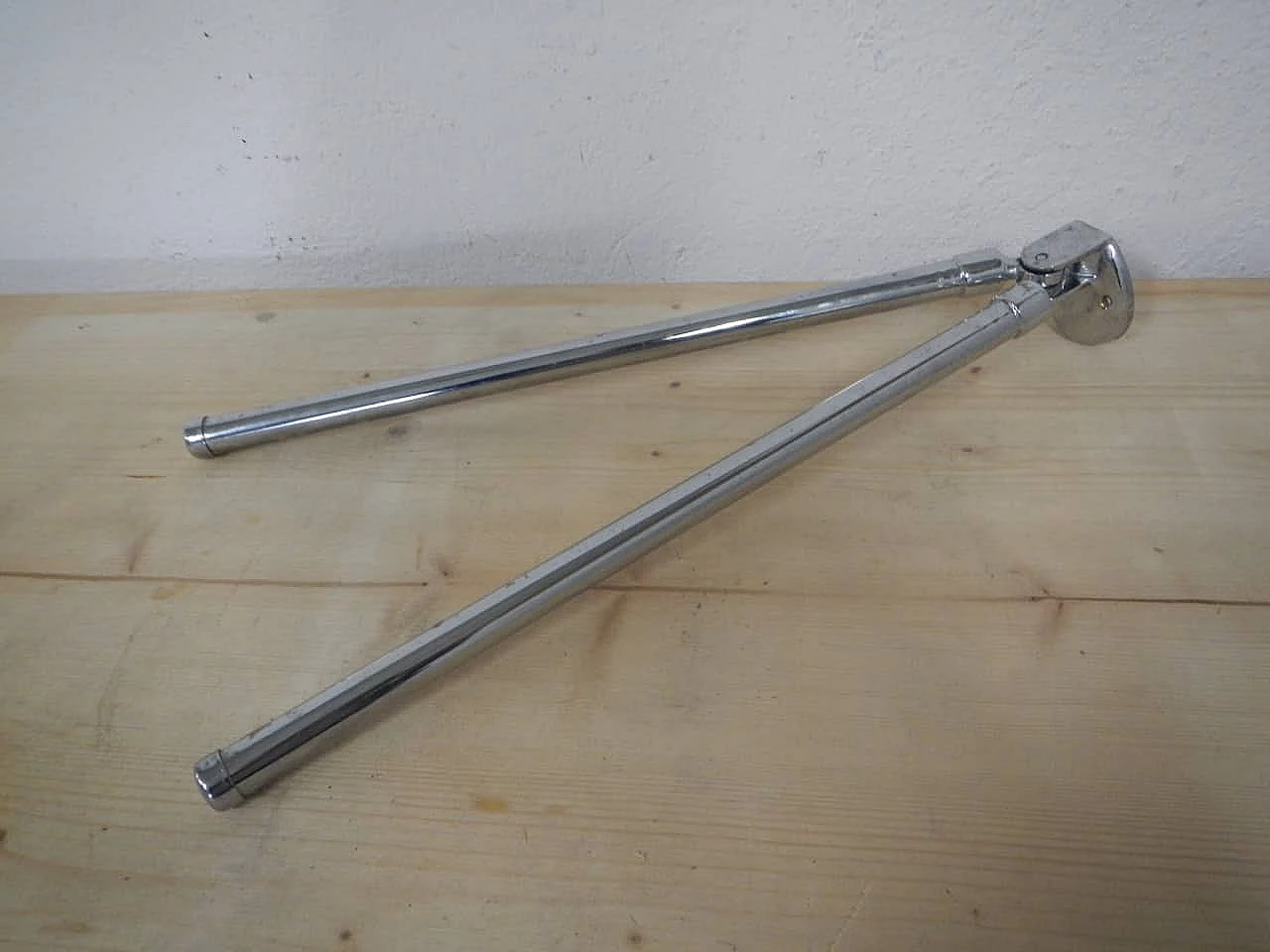 Porta asciugamani in metallo cromato, anni '60 3