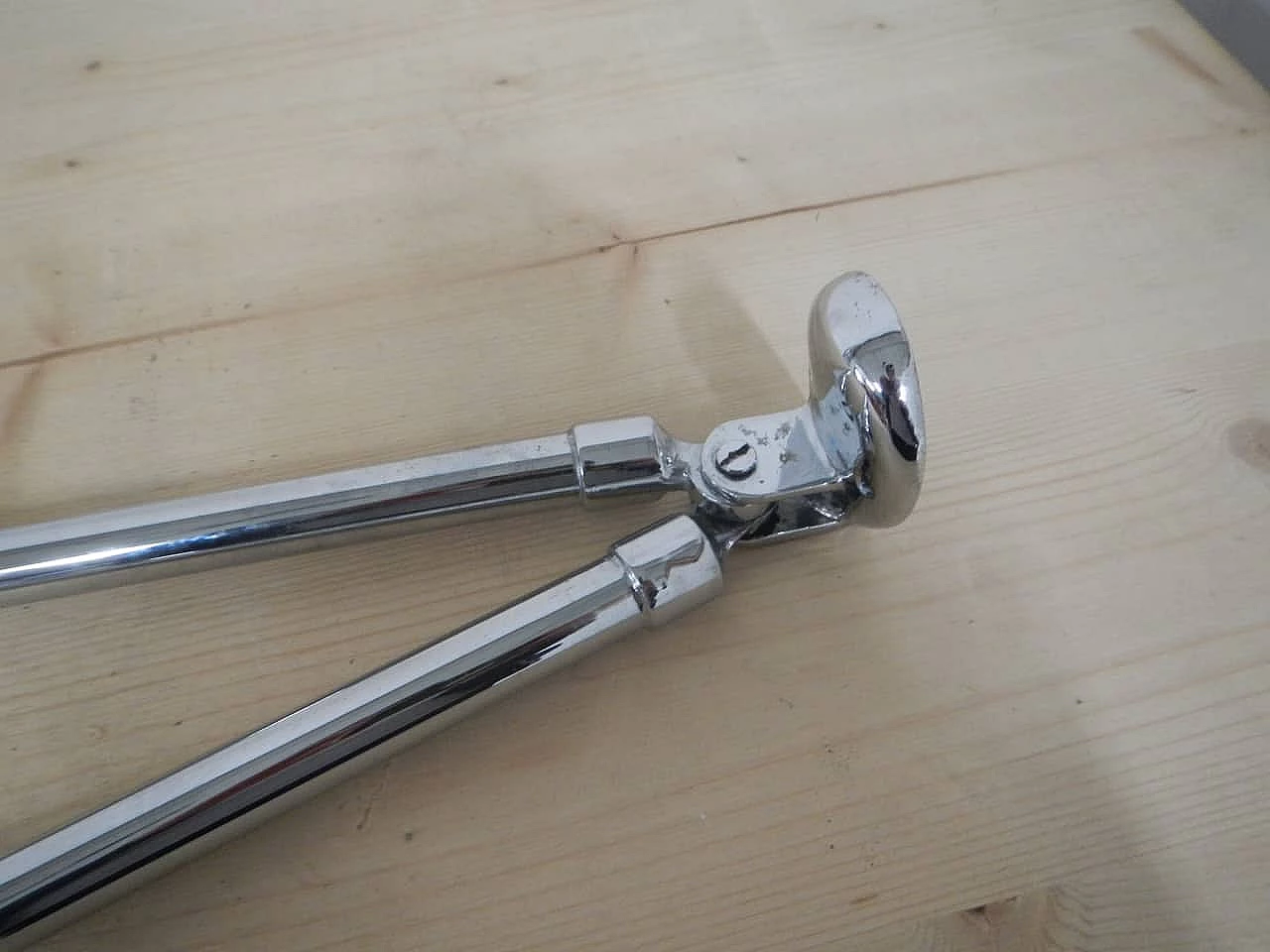 Porta asciugamani in metallo cromato, anni '60 4