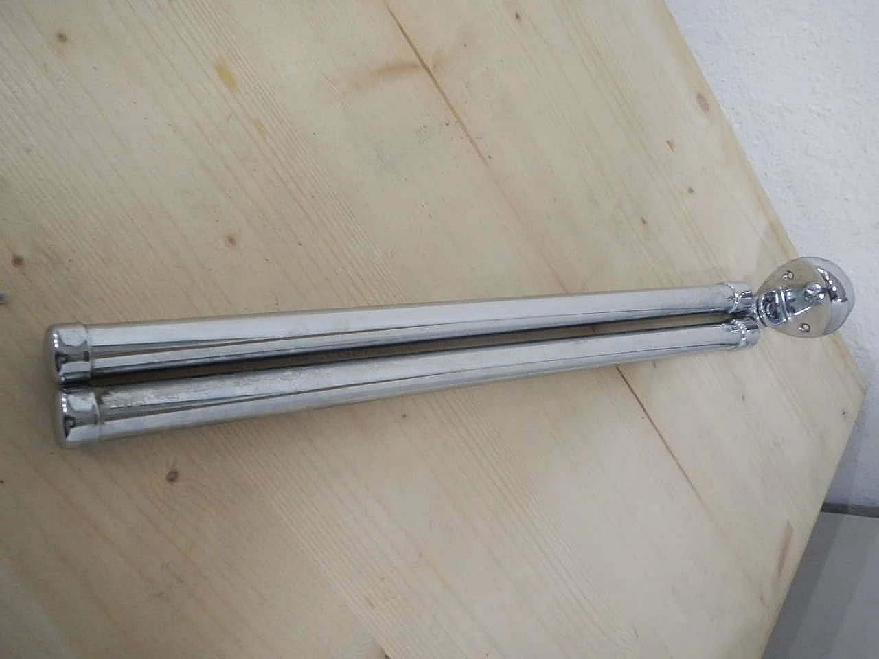 Porta asciugamani in metallo cromato, anni '60 7