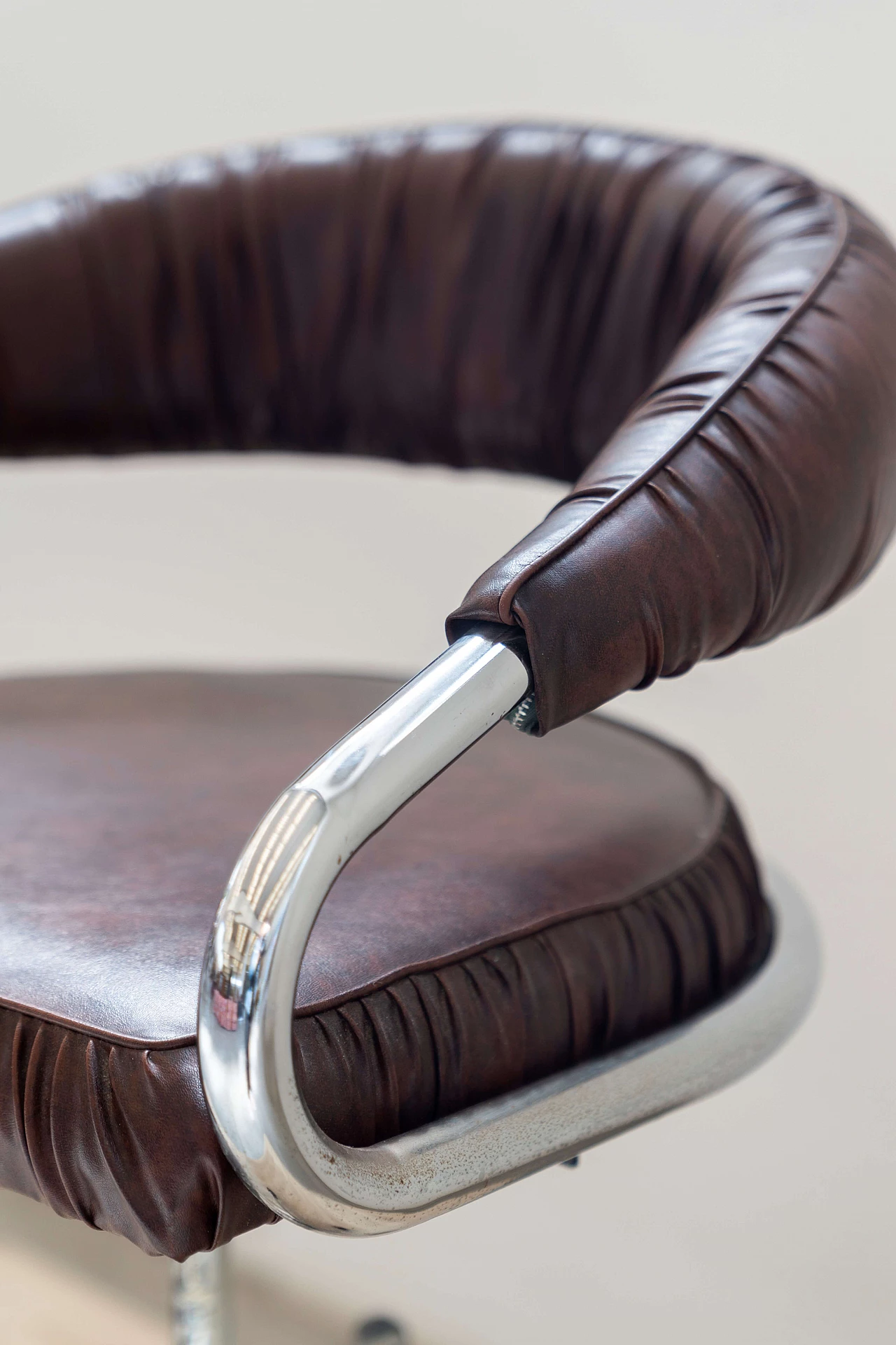 Brown leather Cobra chair by Giotto Stoppino for Kartell, 1970s 7