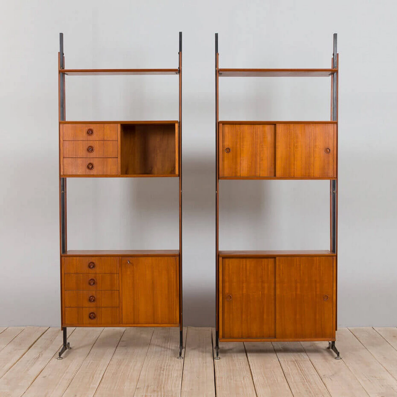 Coppia di librerie a parete in teak nello stile di Gio Ponti, anni '60 1